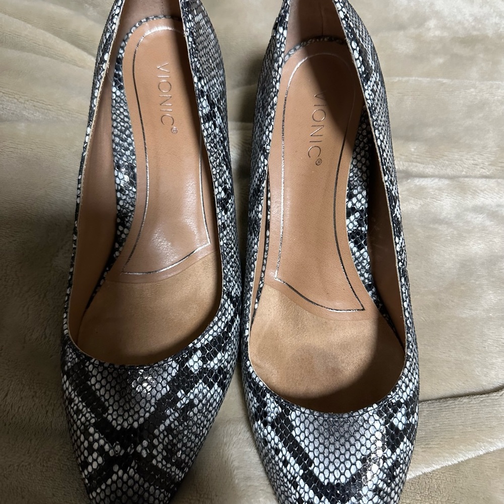 Vionic Animal Print Heels Size 8